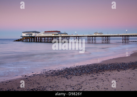 Cromer Pier al tramonto sulla Costa North Norfolk Foto Stock