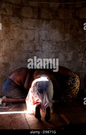 Tre avvia purge dopo aver bevuto muti (medicina significato spirituale) in Peernars Mpumalanga in Sudafrica avevano sei Foto Stock