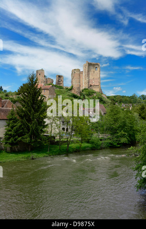 Herisson etichettato piccola città di carattere, vista sul castello dei Ducs de Bourbon e fiume Aumance, dipartimento Allier, Auvergne-Rodano-Alpi, Francia Foto Stock