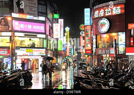 Scena di strada di notte Taipei Taiwan Foto Stock