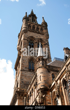 Università di Glasgow il campanile costruito nel 1870 in stile gotico in stile revival. Foto Stock