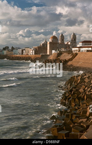 La nuova cattedrale e "Campo del Sur", Cadiz, regione dell'Andalusia, Spagna, Europa Foto Stock