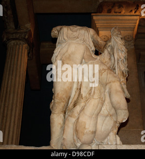 Statua da la nereide monumento, che prende il suo nome dalla nereidi, mare-ninfe le cui statue sono state poste tra le colonne di questa tomba monumentale. È stato costruito per Erbinna, righello di Lycian Xanthos, a sud-ovest della Turchia. 390-380 A.C. Foto Stock