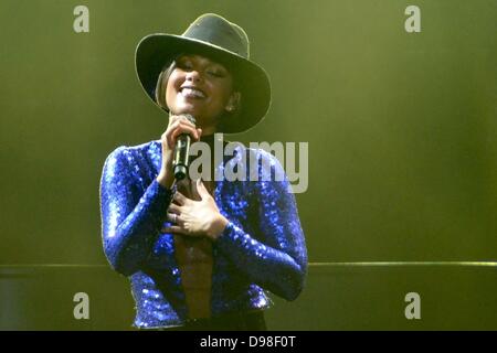 Cantante statunitense Alicia Keys suona alla Lanxess Arena di Colonia, Germania, 05 giugno 2013. Foto: Jan Knoff Foto Stock