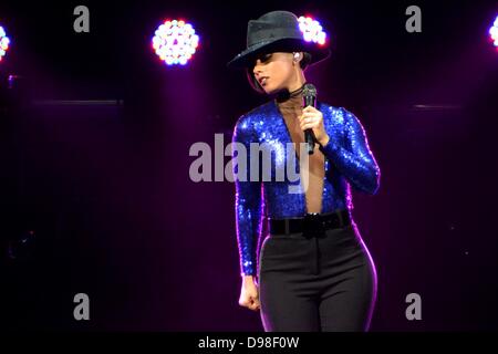 Cantante statunitense Alicia Keys suona alla Lanxess Arena di Colonia, Germania, 05 giugno 2013. Foto: Jan Knoff Foto Stock