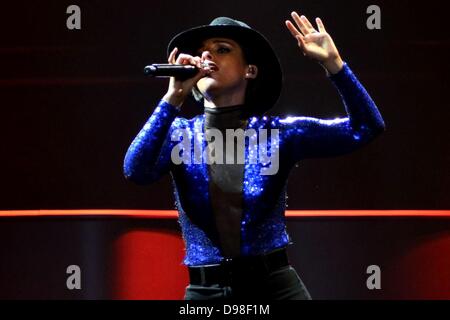 Cantante statunitense Alicia Keys suona alla Lanxess Arena di Colonia, Germania, 05 giugno 2013. Foto: Jan Knoff Foto Stock