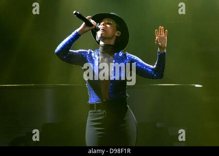 Cantante statunitense Alicia Keys suona alla Lanxess Arena di Colonia, Germania, 05 giugno 2013. Foto: Jan Knoff Foto Stock