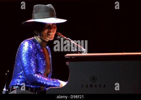 Cantante statunitense Alicia Keys suona alla Lanxess Arena di Colonia, Germania, 05 giugno 2013. Foto: Jan Knoff Foto Stock