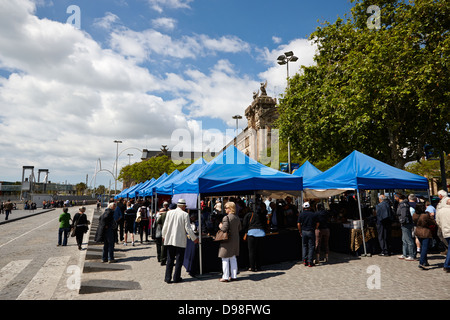 Porto Antic mercatino di antiquariato in una domenica mattina a Barcellona Catalonia Spagna Foto Stock