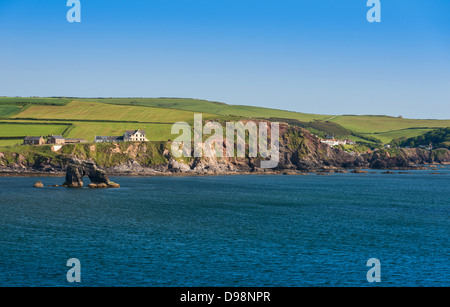 Thurlestone, Devon, Inghilterra. 3 giugno 2013. Viste della Thurlestone Rock, spiagge e Sud Milton Sands. Foto Stock