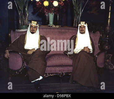 Amir Khaled, sinistra e Amir Faisal, figli di Re Ibn Saud dell'Arabia Saudita, c1941. Faisal regnò 1964-1975, Khaled 1975-1982. Foto Stock