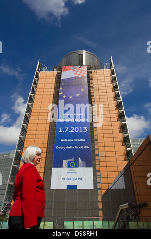 Il banner di benvenuto alla Commissione europea di Bruxelles prima della Croazia di entrare nella Ue il 1 Luglio 2013 Foto Stock