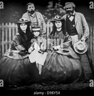 Karl Marx con le sue figlie Jenny, Lara e Eleanor dietro (a destra), è Freidrich Engels Foto Stock
