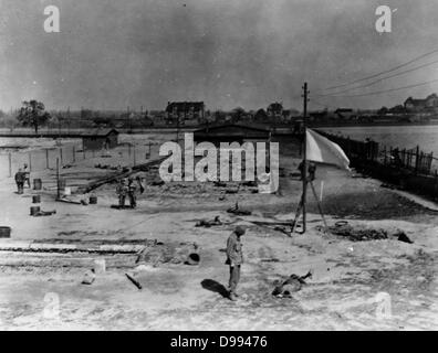 II Guerra mondiale 1939-1945. Sito di masterizzazione di massa di 250 Polacco e Francese e operai slave a Nazi camp vicino a Leipzig, Germania, il 19 aprile 1945, il giorno prima che la città è stata catturata da 69Inf. Div. Prima U.S. Esercito. Foto Stock