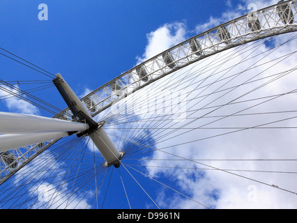 Vista astratta del London Eye, Londra, Inghilterra, Europa Foto Stock