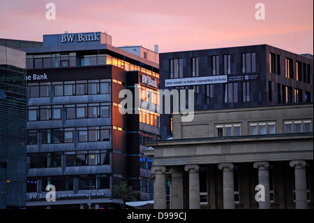 Forze armate federali bank, banca Baden-Wuerttemberg, re della costruzione, Scala, piccola piazza del castello, di post-incandescenza, Stoccarda, Baden Foto Stock