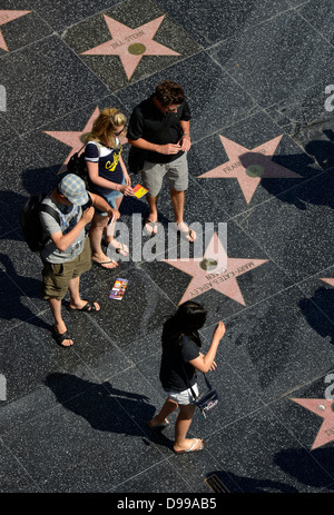 I turisti, prendere una foto di se stessi prima di Terrazzo star per artisti Britney Spears, ronzio della fama di Hollywood Boulevard, Foto Stock