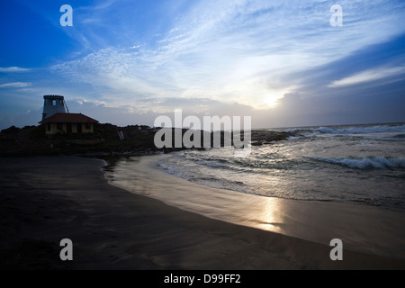 Faro sulla costa, Kovalam, Kerala, India Foto Stock