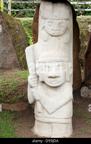Giant pre-Colombiano statue in San Agustin parco archeologico, Colombia Foto Stock