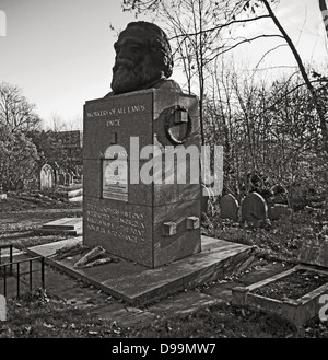 Karl Marx grave, Est cimitero cimitero di Highgate a Londra del nord Foto Stock