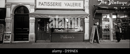 Patisserie Valerie su Old Compton Street a Londra nel quartiere di Soho Foto Stock