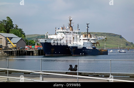 Northern Lighthouse Board faro Offerte NLV Pharos & NLV Stella Polare ormeggiato a base operativa Oban nel porto di Oban Scozia Scotland Foto Stock