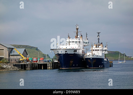 Northern Lighthouse Board faro Offerte NLV Pharos & NLV Stella Polare ormeggiato a base operativa Oban nel porto di Oban Scozia Scotland Foto Stock