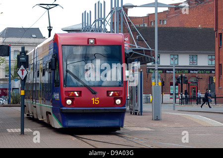 Midland metro tram, Wolverhampton, West Midlands, England, Regno Unito Foto Stock