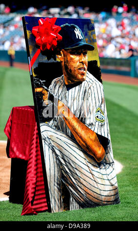 Anaheim, CA, Stati Uniti d'America. Il 15 giugno, 2013. Un ritratto di New York Yankees relief pitcher Mariano Rivera #42 prima della Major League Baseball gioco tra i New York Yankees e il Los Angeles gli angeli di Anaheim Stadium di Anaheim, in California. Credito: csm/Alamy Live News Credito: csm/Alamy Live News Foto Stock