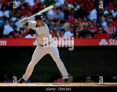 Anaheim, CA, Stati Uniti d'America. Il 15 giugno, 2013. New York Yankees diritto fielder Brennan Boesch #22 a bat durante il Major League Baseball gioco tra i New York Yankees e il Los Angeles gli angeli di Anaheim Stadium di Anaheim, in California. Credito: csm/Alamy Live News Credito: csm/Alamy Live News Foto Stock