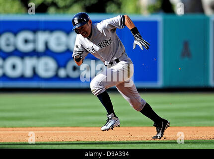 Anaheim, CA, Stati Uniti d'America. Il 15 giugno, 2013. New York Yankees diritto fielder Ichiro Suzuki #31 durante il Major League Baseball gioco tra i New York Yankees e il Los Angeles gli angeli di Anaheim Stadium di Anaheim, in California. Credito: csm/Alamy Live News Credito: csm/Alamy Live News Foto Stock