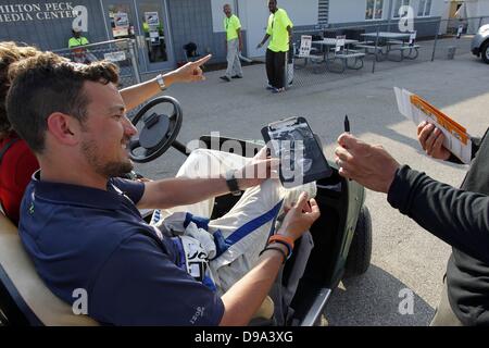 Milwaukee, Wisconsin, Stati Uniti d'America. Il 15 giugno, 2013. Indycar, Round 9, Milwaukee , Indyfest Milwaukee, WI, Stati Uniti d'America, 14-15 giugno 2013, BUXTON, NBC Reporter credito: credito: Ron Bijlsma/ZUMAPRESS.com/Alamy Live News Foto Stock