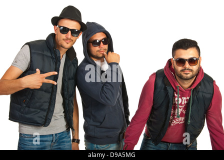 Gruppo di tre break danzatori uomini con occhiali da sole gesti isolati su sfondo bianco Foto Stock