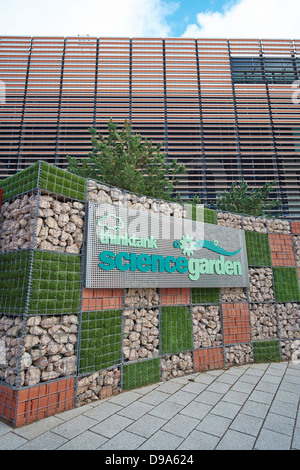 La scienza del giardino esterno il Think Tank Science Museum Millennium Point Birmingham REGNO UNITO Foto Stock