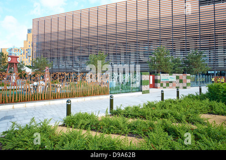 La scienza del giardino esterno il Think Tank Science Museum Millennium Point Birmingham REGNO UNITO Foto Stock