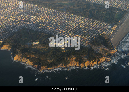 I bagni Sutro, Outer Richmond e il Golden Gate Park al tramonto, San Francisco CA (aereo) Foto Stock