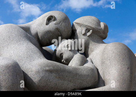 Close-up della statua di famiglia nel Parco delle Sculture di Vigeland Oslo Foto Stock