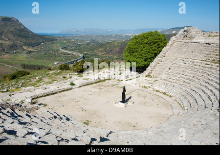 Teatro Segesta Provincia Trapani Sicilia Italia Teatro Segesta Provinz Trapani Sizilien Italien griechisches Theatre Blick auf Ca Foto Stock