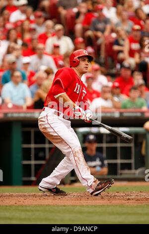 Cincinnati, OH, Stati Uniti d'America. 16 Giugno, 2013. Giugno 16, 2013 a Cincinnati, OH.Cincinnati Reds primo baseman Joey Votto in azione contro il Milwaukee Brewers durante i rossi 5-1 la vittoria a giugno 16, 2013 a Great American Ballpark a Cincinnati, OH.Daniel Gluskoter/CSM Credito: csm/Alamy Live News Foto Stock