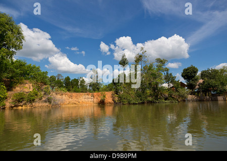 Argine del Fiume Nam Pak Krabi in Thailandia Foto Stock