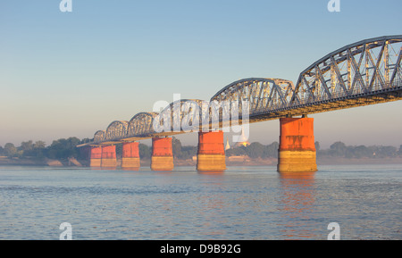 Ponte di Ava, Mandalay Myanmar Foto Stock