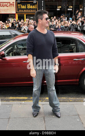 Simon Cowell arriva per 'Gran Bretagna's Got Talent' audizioni di Edimburgo, Edimburgo - Scozia - 11.02.12 Foto Stock