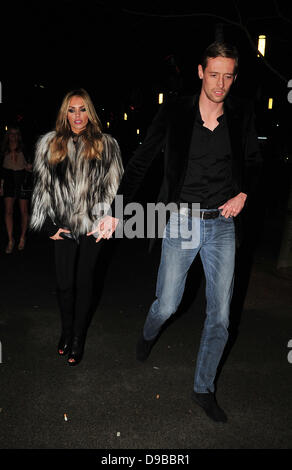 Abby Clancy aka Abigail Clancy e Peter Crouch al di fuori del parco giochi night club in Liverpool Liverpool, in Inghilterra - 11.02.12 Foto Stock