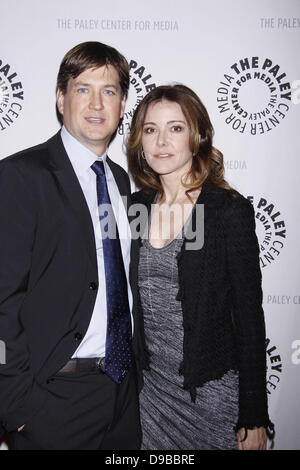 Bill Lawrence e Christa Miller Cougar Town la sua terza stagione di Premiere presso il Paley Centre for Media - Arrivi. La città di New York, Stati Uniti d'America - 11.02.12 Foto Stock