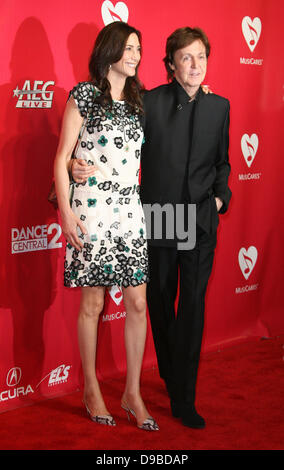 Sir Paul McCartney e la moglie Nancy Shevell 2012 MusiCares persona dell'anno gala tenutosi presso il Los Angeles Convention Center di Los Angeles, California - 10.02.12 Foto Stock