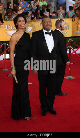 Laurence Fishburne e moglie, Gina Torres la diciottesima edizione Screen Actors Guild Awards tenutosi presso lo Shrine Auditorium - Gli arrivi di Los Angeles, California - 29.01.12 Foto Stock