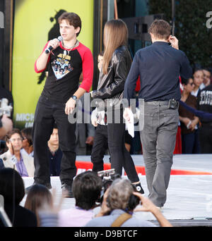 Il principe di Jackson e Paris Jackson Michael Jackson la famiglia e i bambini immortalata loro tardi padre nel cemento al di fuori del centro storico Grauman's Chinese Theatre di Hollywood Los Angeles, California - 26.01.12 Foto Stock