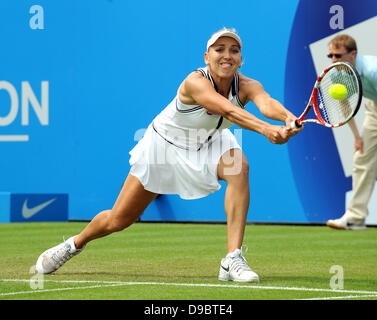 Eastbourne Regno Unito 17 Giugno 2013 - Elena Vesnina della Russia sul suo modo di vittoria su Ana Ivanovic nel loro corrispondono oggi alla Aegon Torneo Internazionale di Tennis in Eastbourne oggi Foto Stock