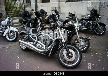 Rouen, Francia. Il 15 giugno 2013. Harley-Davidson bici su un anniversario weekend escursione a Rouen Armada. Foto Stock