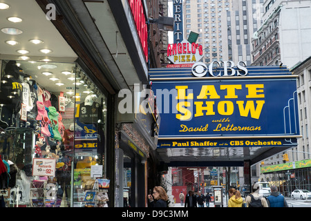 Il LateShow Ed Sullivan Theater all'angolo di Broadway e 53rd Street nel centro di Manhattan Foto Stock